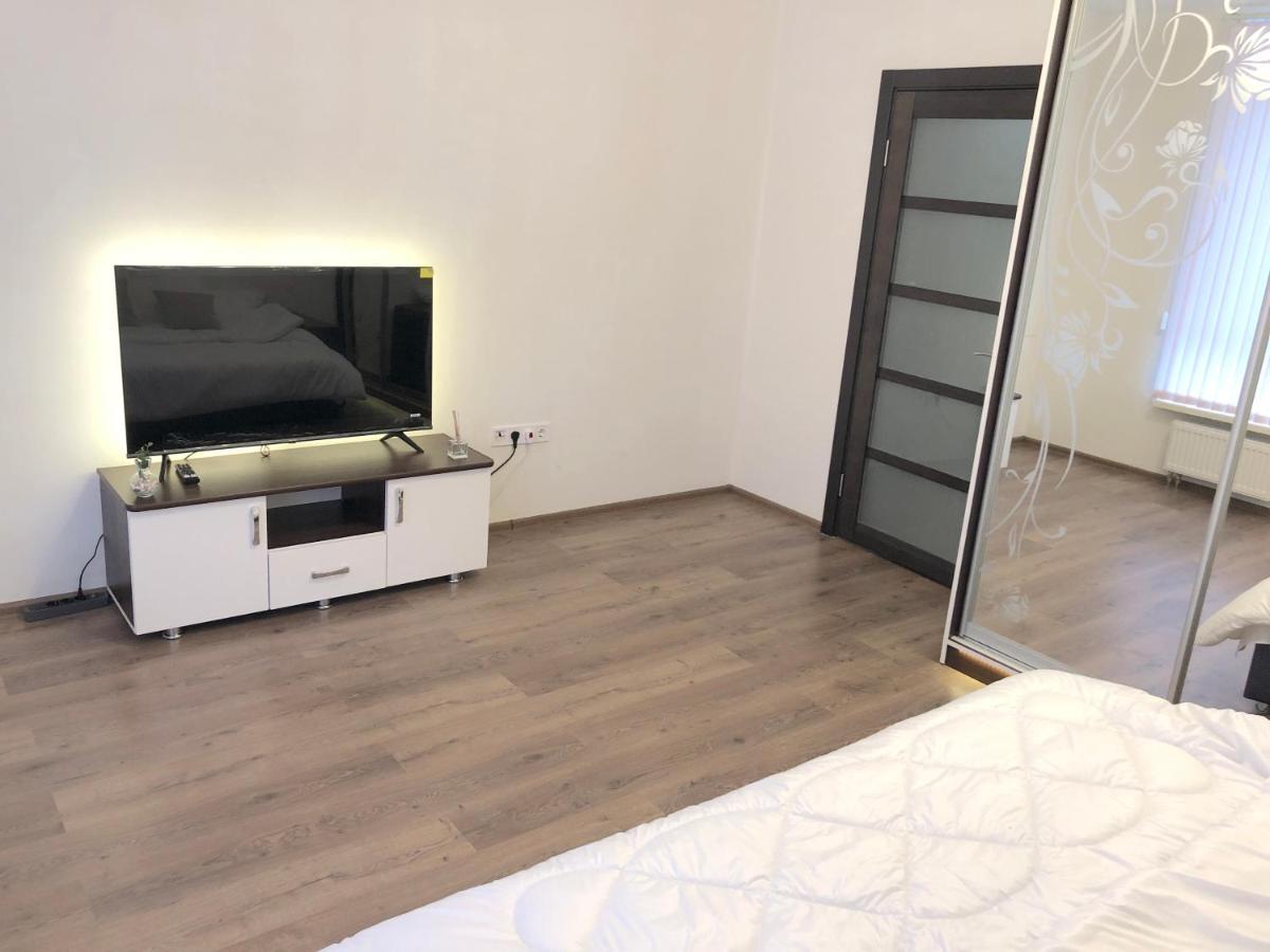 Жд Вокзал Пр Победы 67-В Метро Нивки Парк Шулявка Apartment เคียฟ ภายนอก รูปภาพ