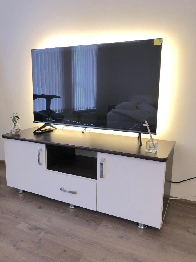 Жд Вокзал Пр Победы 67-В Метро Нивки Парк Шулявка Apartment เคียฟ ภายนอก รูปภาพ